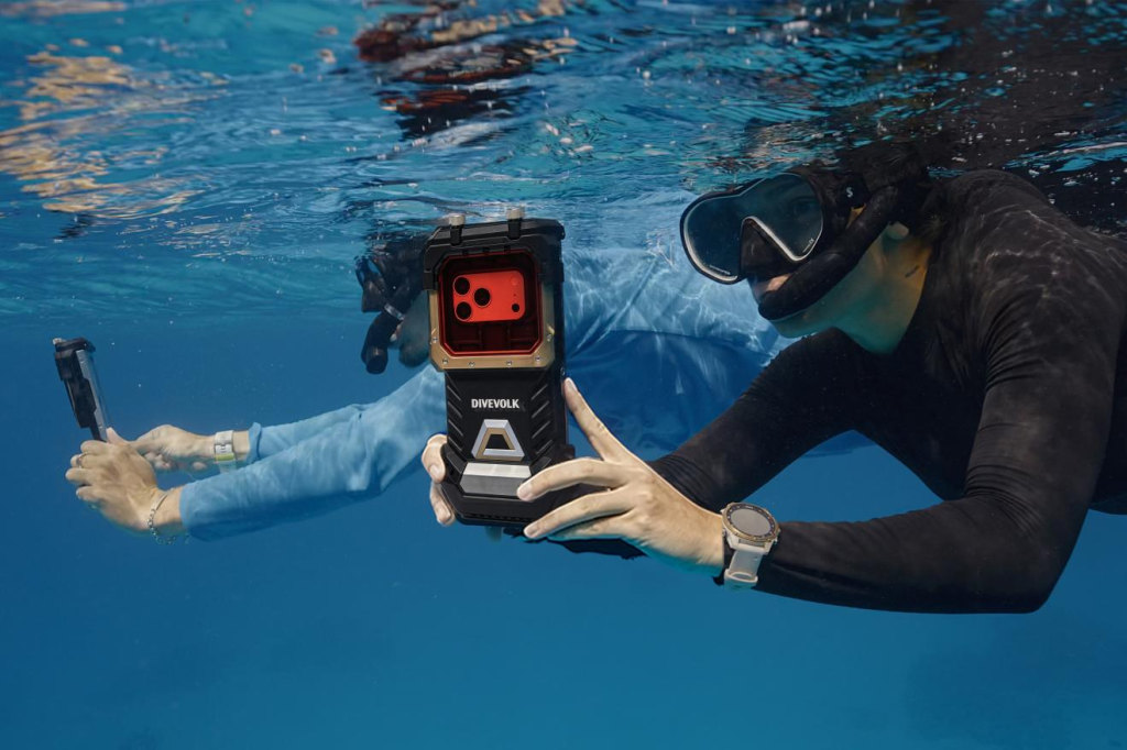 DIVEVOLK Introduces SeaTouch 6 Pro With Upgraded Touchscreen Technology and 60-Meter Protection