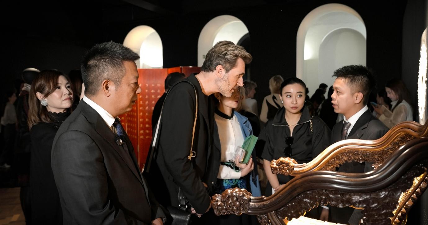 Maintur Furniture Shines at Reviving Craft London Exhibition with Dragon and Phoenix Harmony Jiaoyi-style Thrones