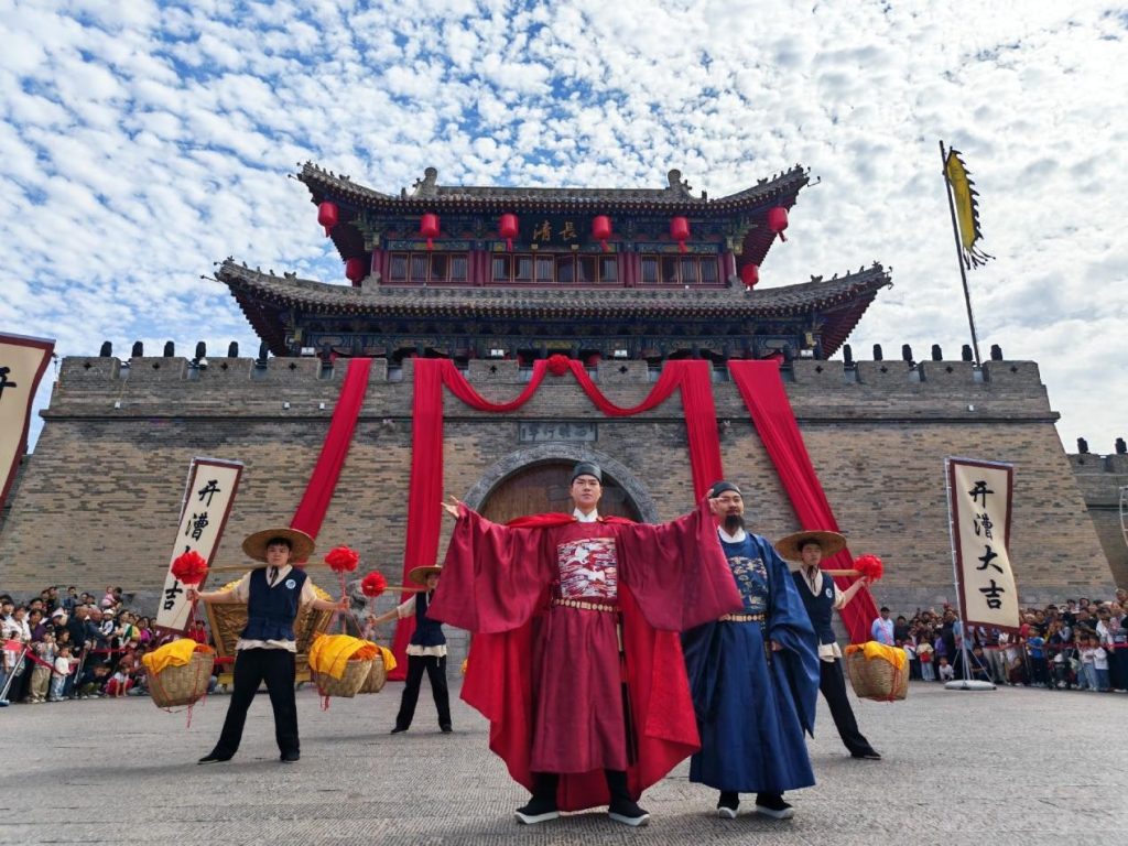 Canal Heritage and Folk Performances Draw Holiday Tourists to Henan's Liyang City